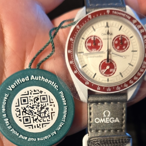 Omega Speedmaster with Red and Gray Accents - Picture 2 of 16